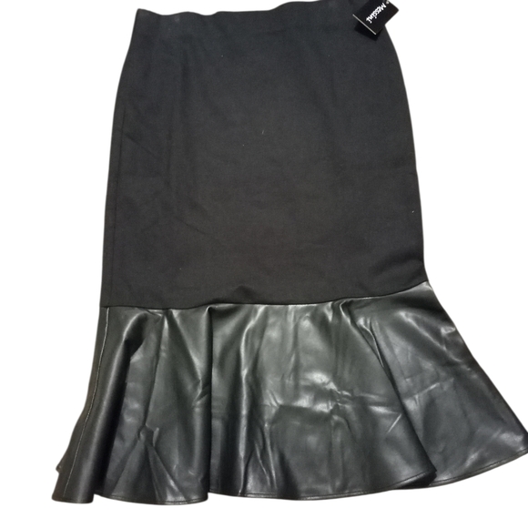 Messini Dresses & Skirts - Messini Black Faux Leather Ruffled Hem Skirt, Size L, NWT